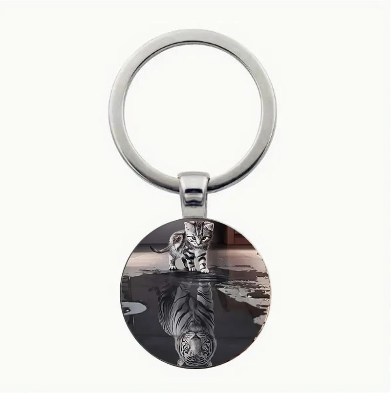 

Cat and Tiger Keychain, Fashionable Round Animal Metal Keychain, Men's Party Jewelry Gift