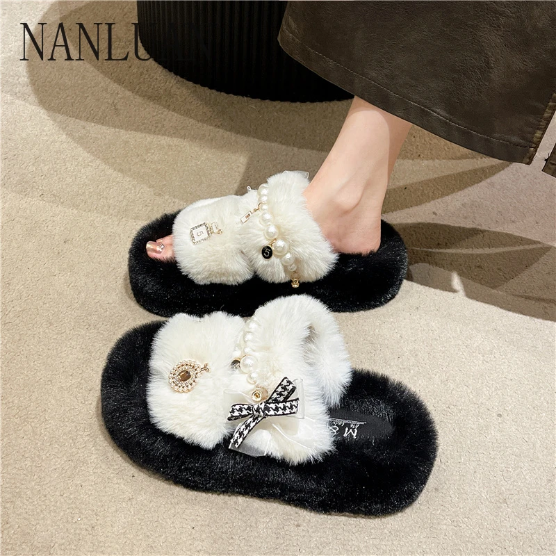 

2024 Boutique Winter Hot Selling Women's Furry Slippers New Thick-soled Women's Shoes High Quality Outdoor Cotton Slippers