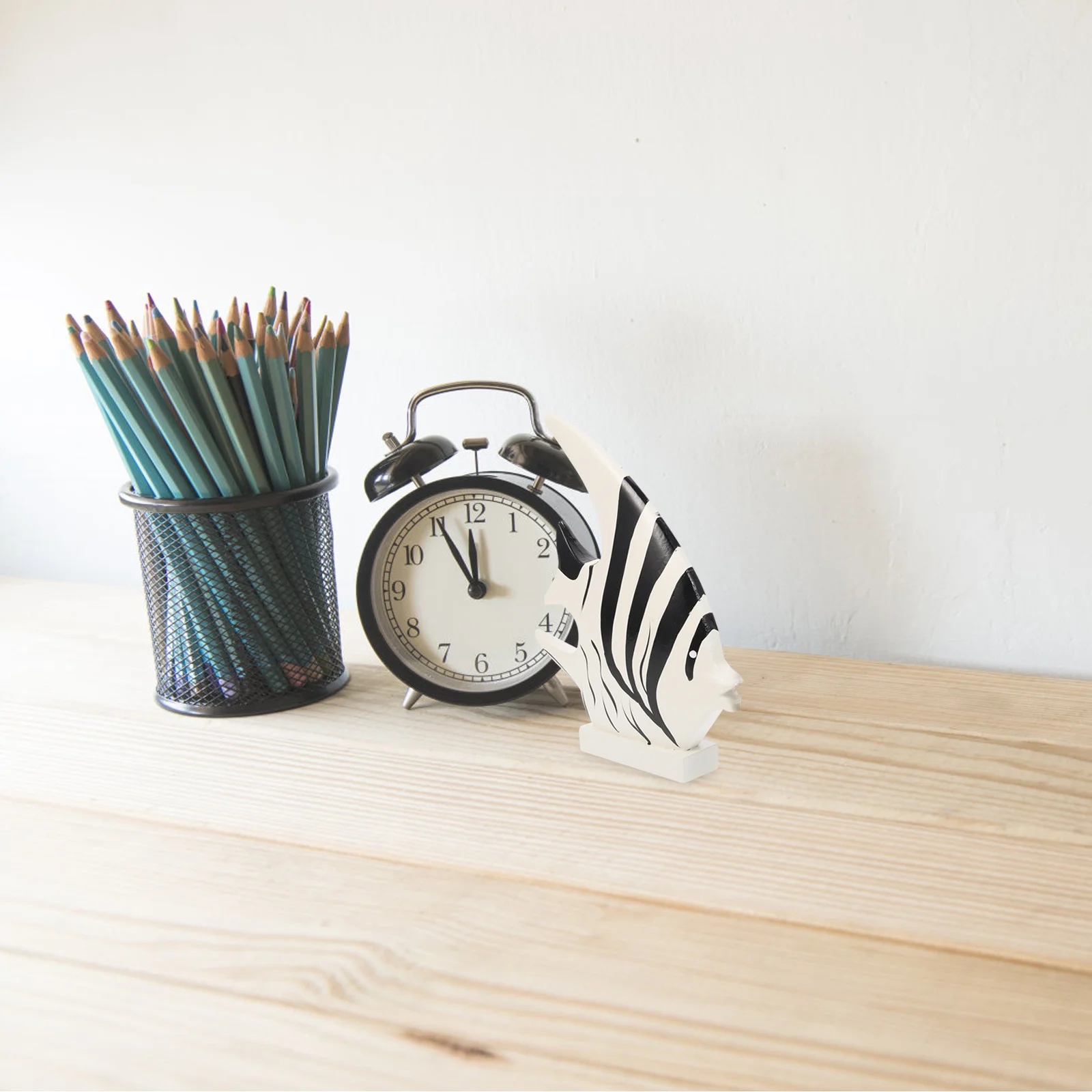 

2Pcs Mediterranean Style Black White Striped Fish Decor Wooden Fish Ornament for Home Desktop Display Desktop Ornament