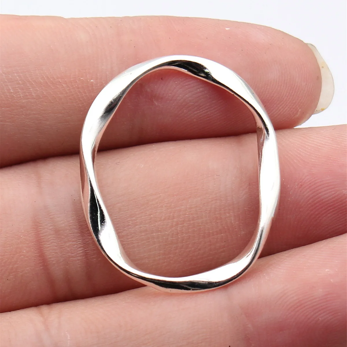 WYSIWYG 10pcs 33x27mm 5 Colors Irregular Hollow Twisted Geometric Elliptical Circle Charms For DIY Jewelry Making