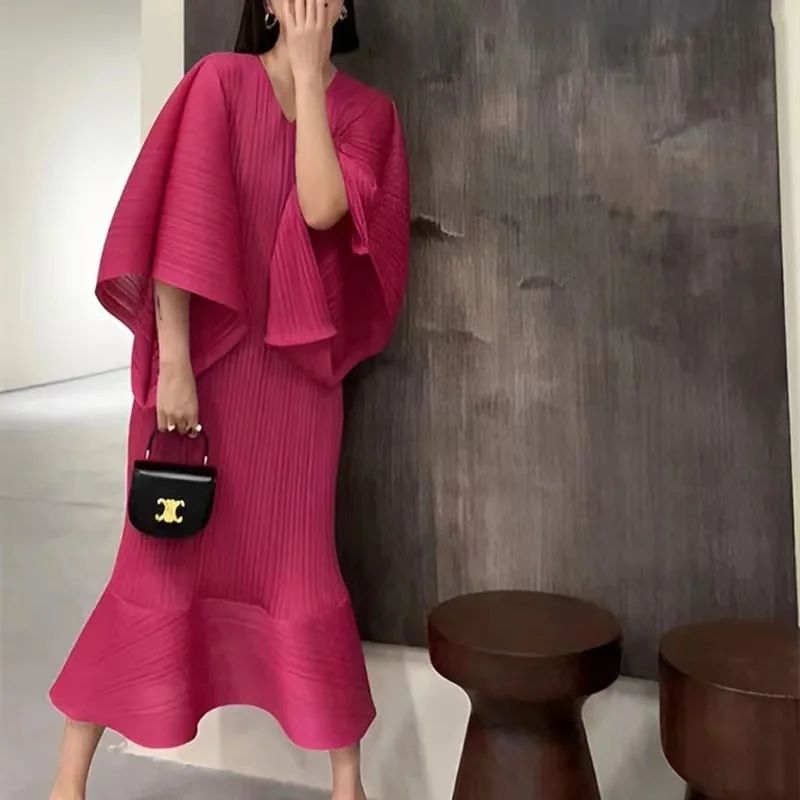 2024 New Fashion Summer Rose Red Miyake Pleated Dress Elegant Women V Neck Batwing Sleeve High Elastic Loose Mermaid Midi Dress