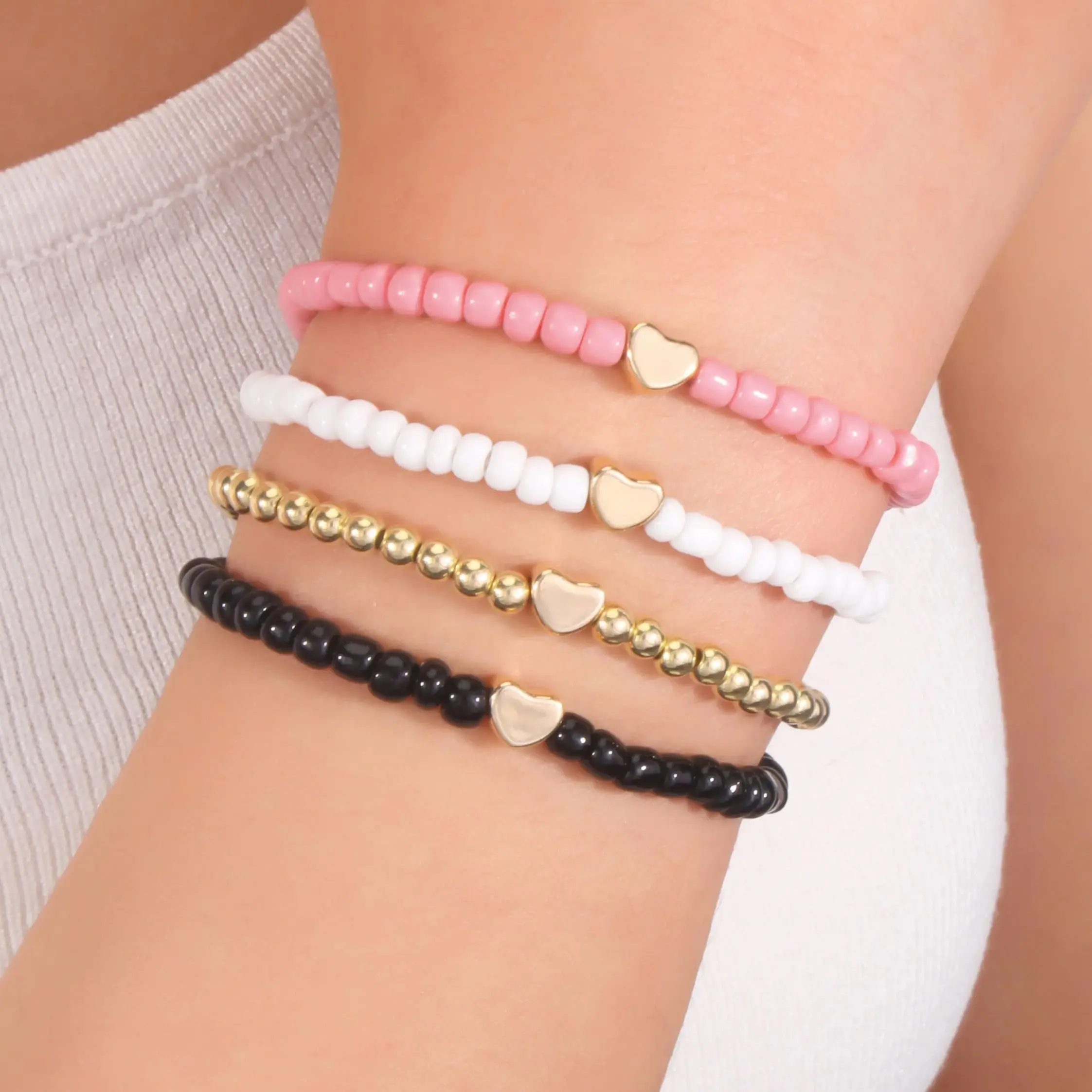 Böhmisches farbiges Reisperlen-Armband, herzförmige Verzierungen, gestapeltes Armband, eleganter Damen-Armband, täglicher Party-Dating-Schmuck