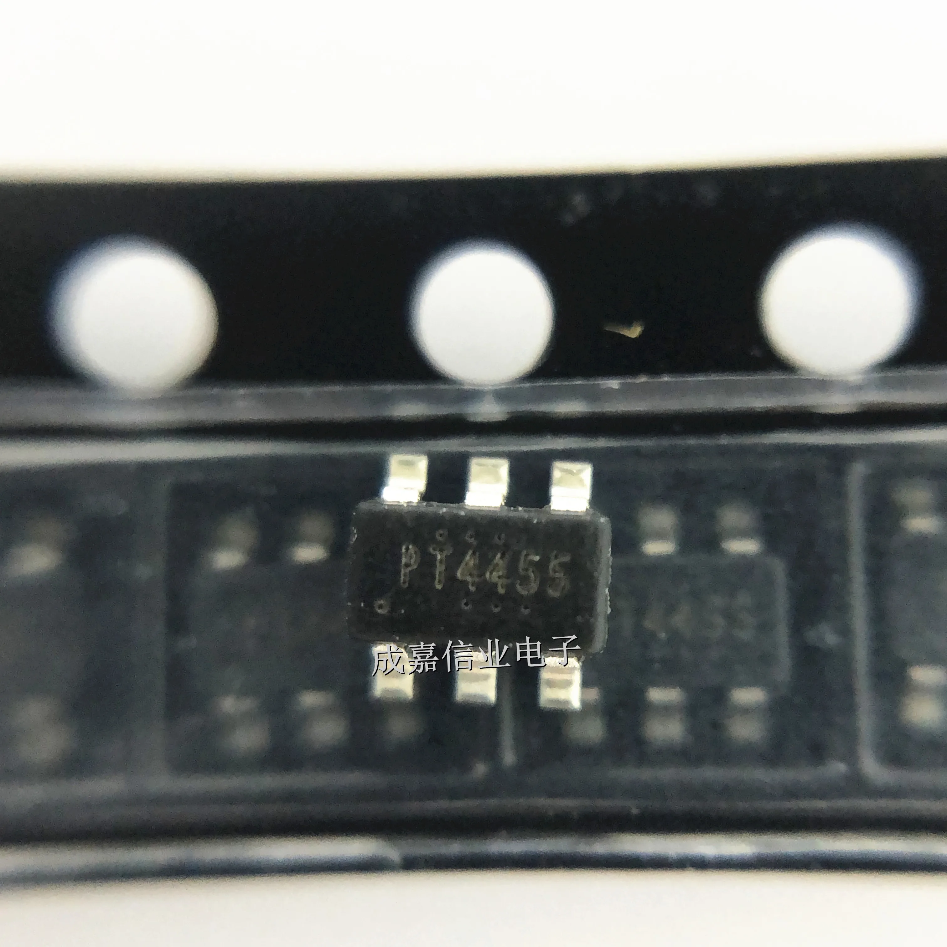 

10 шт./лот PT4455 SOT-23-6 Чип беспроводного приемопередатчика 300 МГц~450 МГц 2,2 В~3,6 В 11 дБм 17 мА