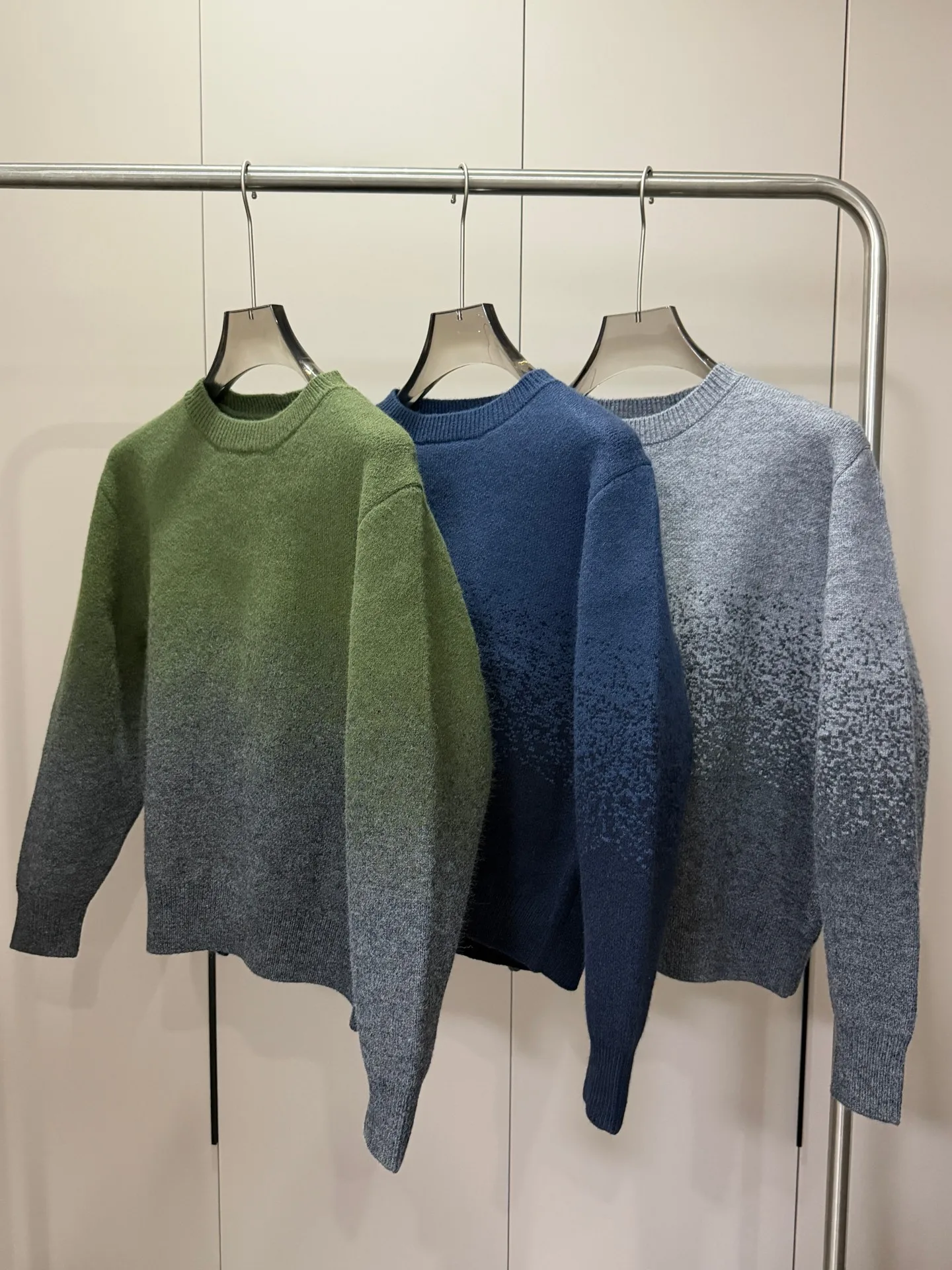 

Удобный мягкий мужской вязаный свитер с градиентным цветом, повседневный, с длинным рукавом, круглым вырезом, теплый, модный, свободного кроя, трикотаж.