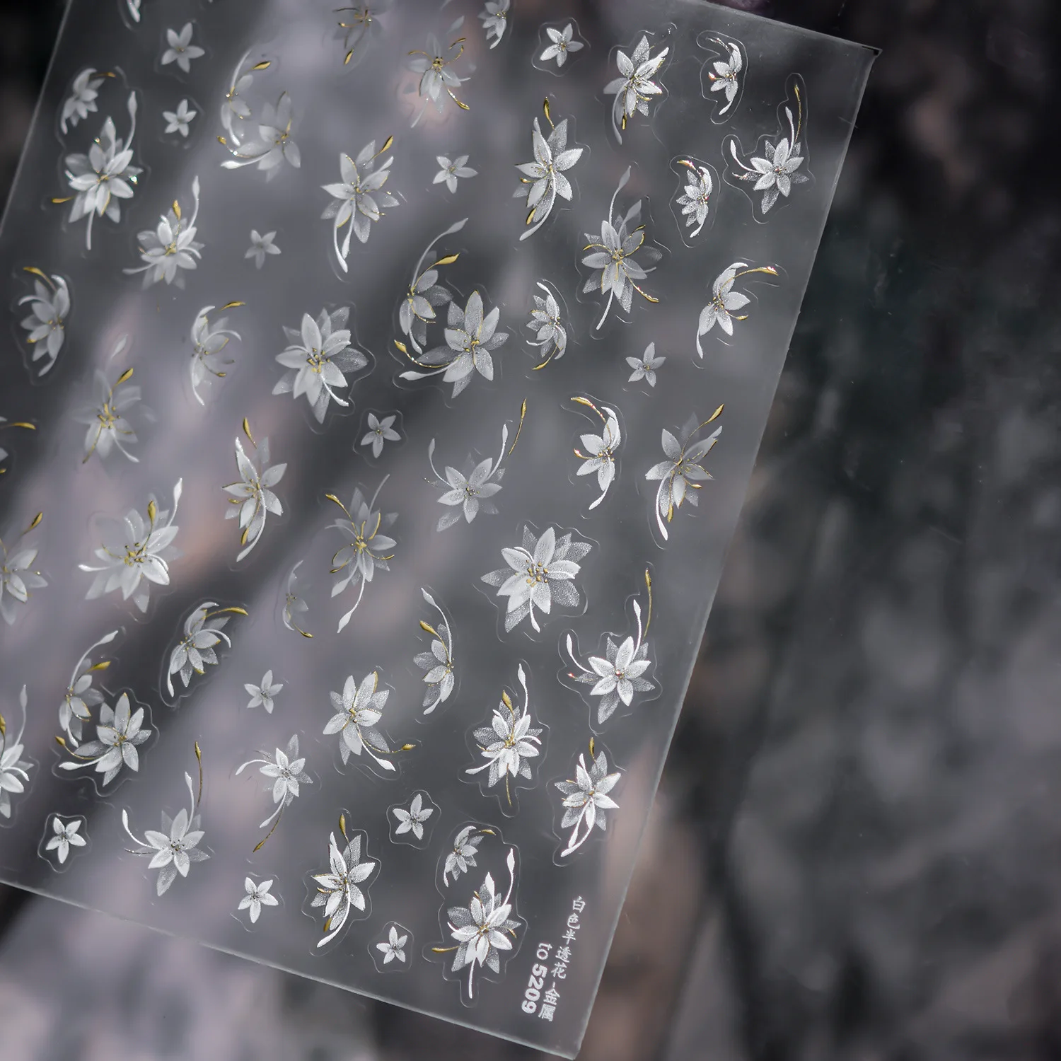 Adesivo per nail art totem verde di lusso 5D Modelli opulenti tempestati di perle Decalcomania per manicure con decorazione autoadesiva orientale vintage