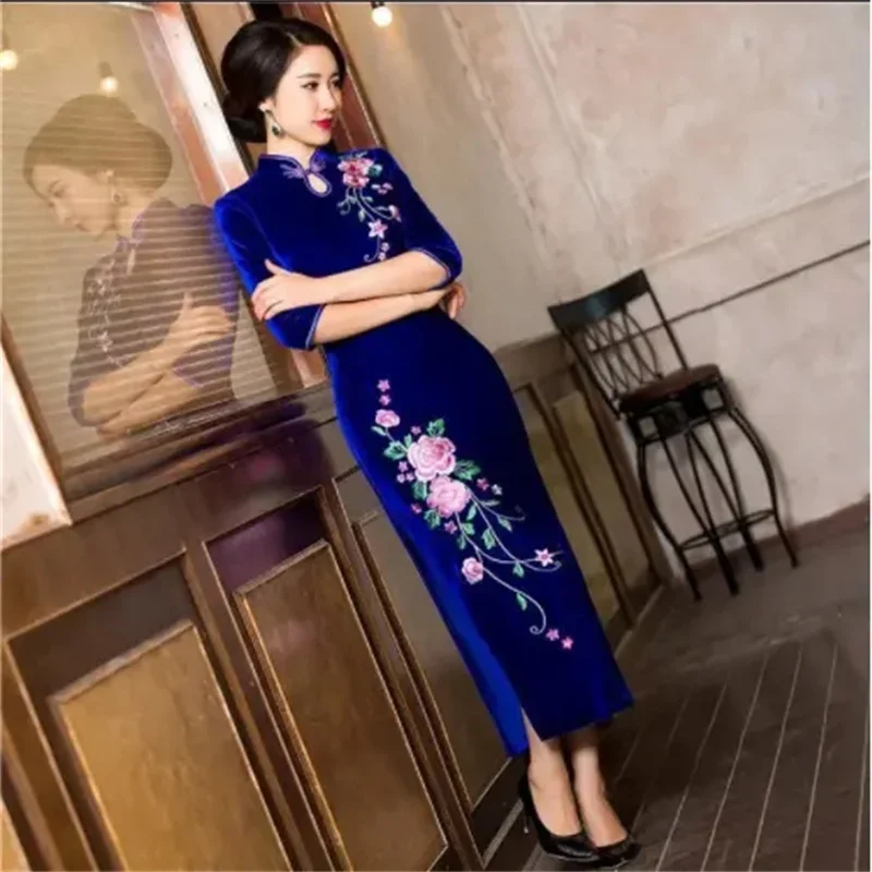 Abito da festa in velluto stile cinese Abito da madre elegante lungo di grandi dimensioni Abito cheongsam in velluto dorato ricamato Donne nobili