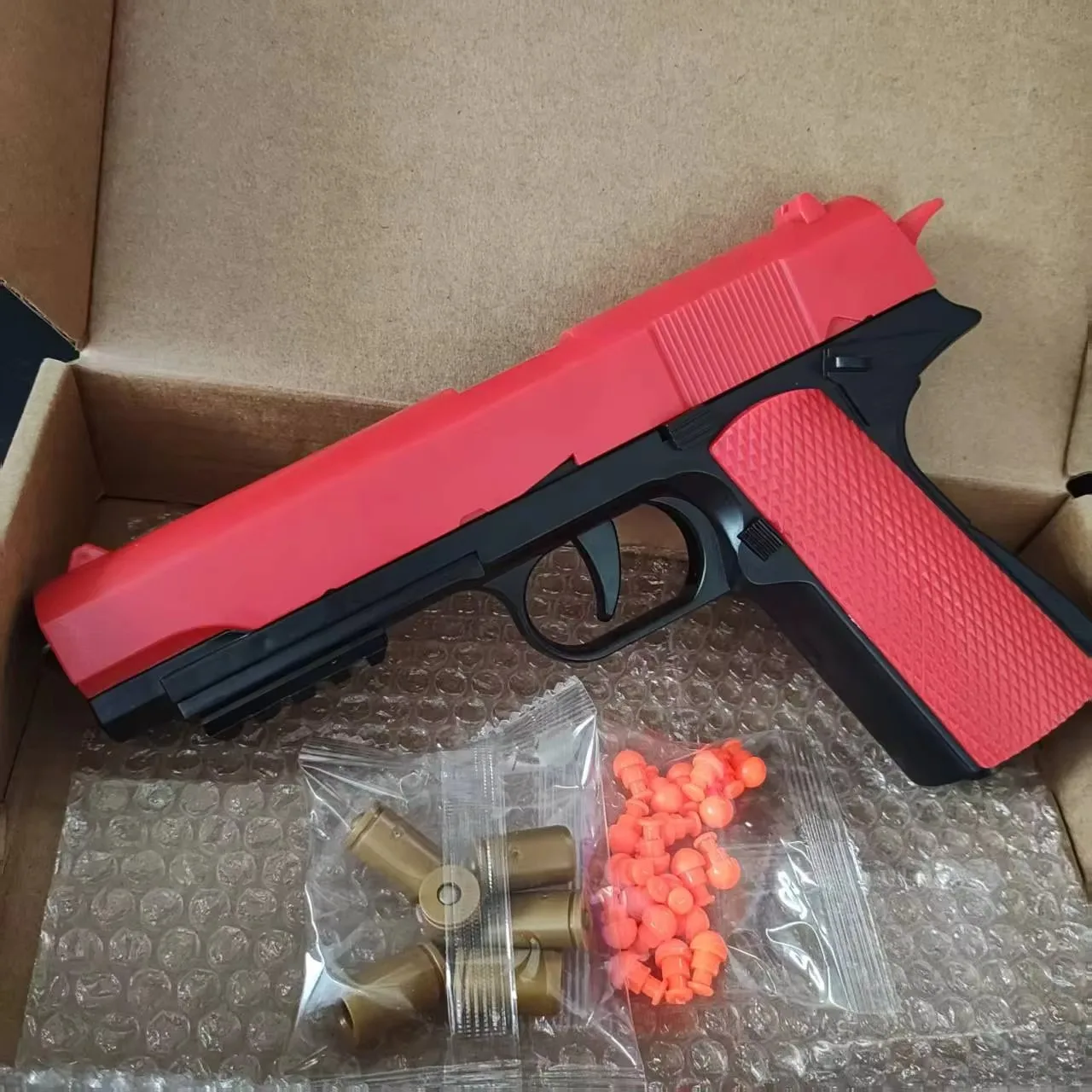 레트로 M1911 쉘 이젝팅 장난감 권총, 소프트 총알 연속 발사 야외 게임 슈팅 권총 (어린이 및 성인용)