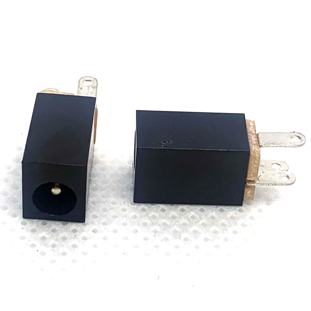 

100PCS DC Power Jack DC-008A Vertical 3PIN Plug-in DIP 35135 DC Power Socket 0.3A Toy Equipment Speaker Charging Connector