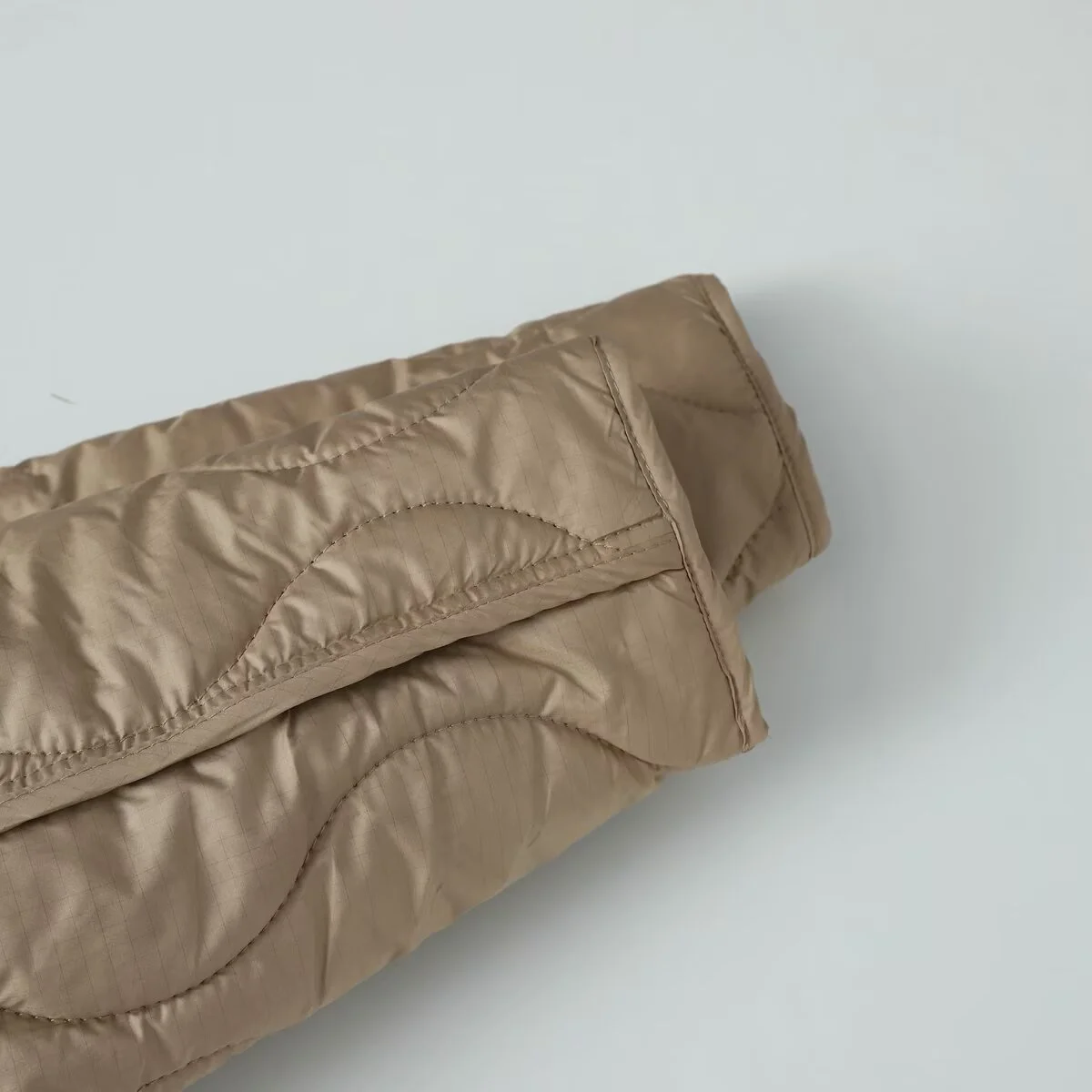 سترة نسائية غير رسمية جديدة لخريف 2025 بتصميم متوسط إلى طويل وياقة واقفة وجيب مزخرفة بغطاء للرأس سترة قطنية مقاومة للماء #6