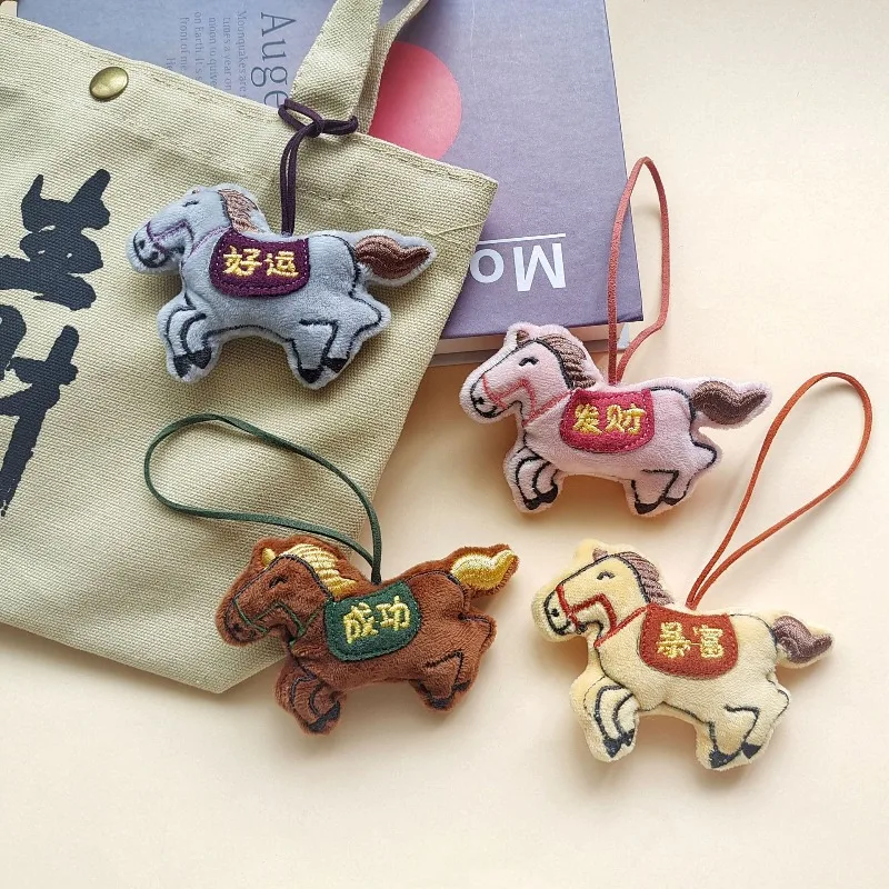 الكرتون الحصان قلادة النمط الصيني الحصان العام زودياك دمية حقيبة قلادة هدية عيد الحصان أفخم المفاتيح. سلسلة المفاتيح الكرتون أفخم #2
