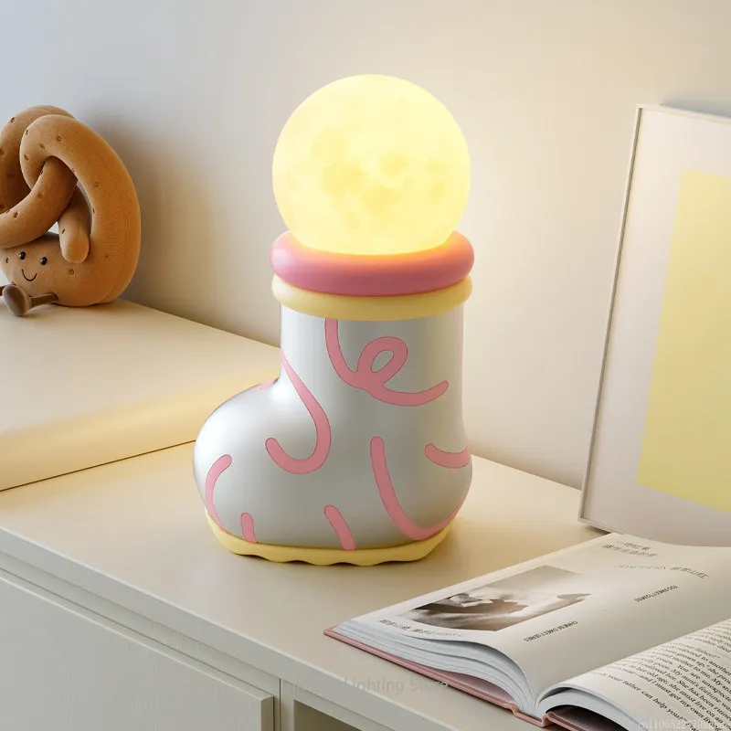 Creative Boot-shaped Table Lamp,High-end Niche Style, Resin&Metal, for Bedroom Desktop, Decorative Home Ornament & Birthday Gift