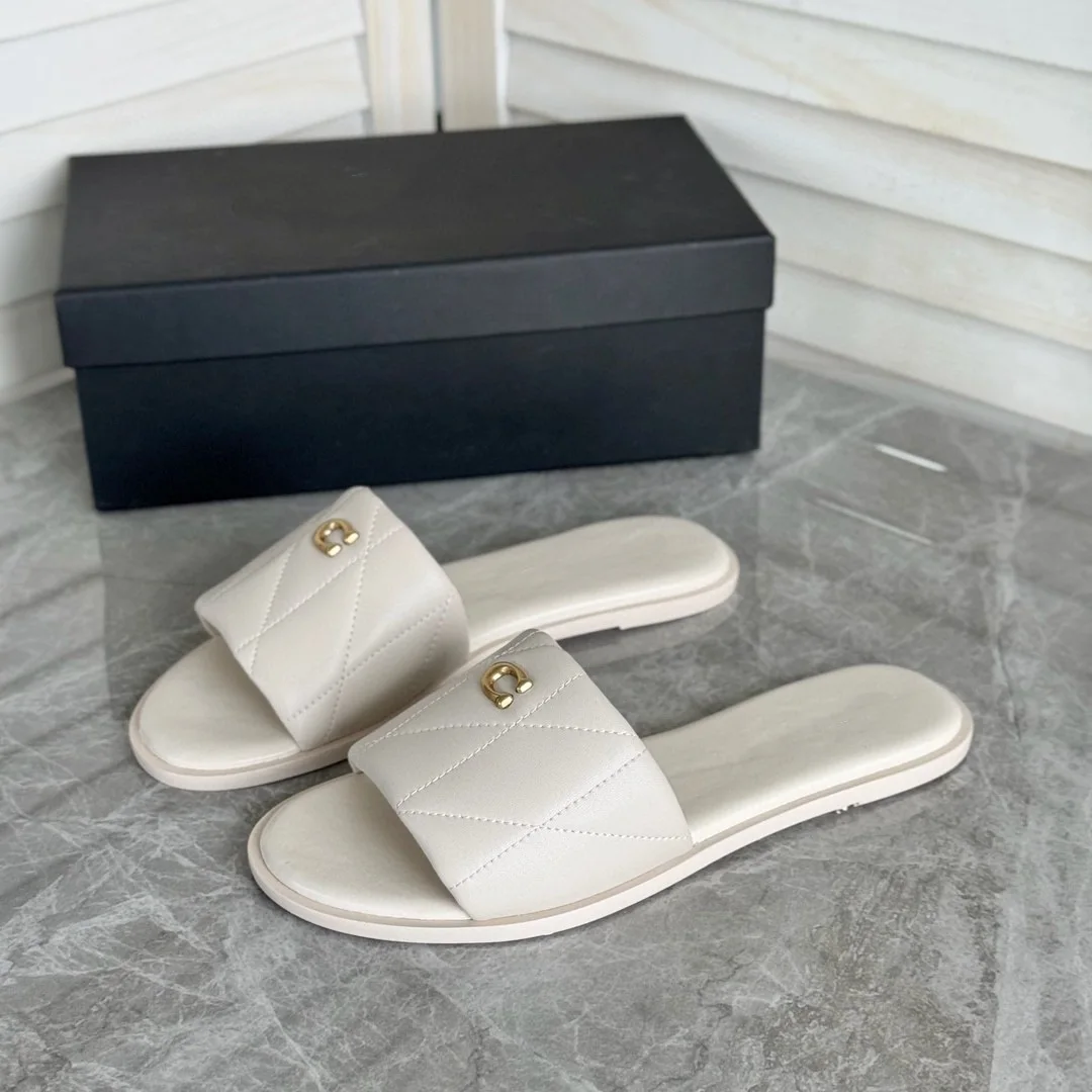 Early Spring New Multifunctional Luxury Designer Flat Flip Flops Quilted Round Toe Solid Color Comfort Versatile Daily Summer Slides 10A Women Casual Sandals
