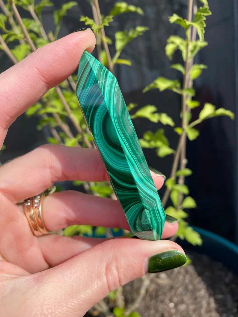 1pc Stunning Malachite Double Terminated Point，Unique Specimen for Collectibles and Educational Use，Perfect Holiday Gift