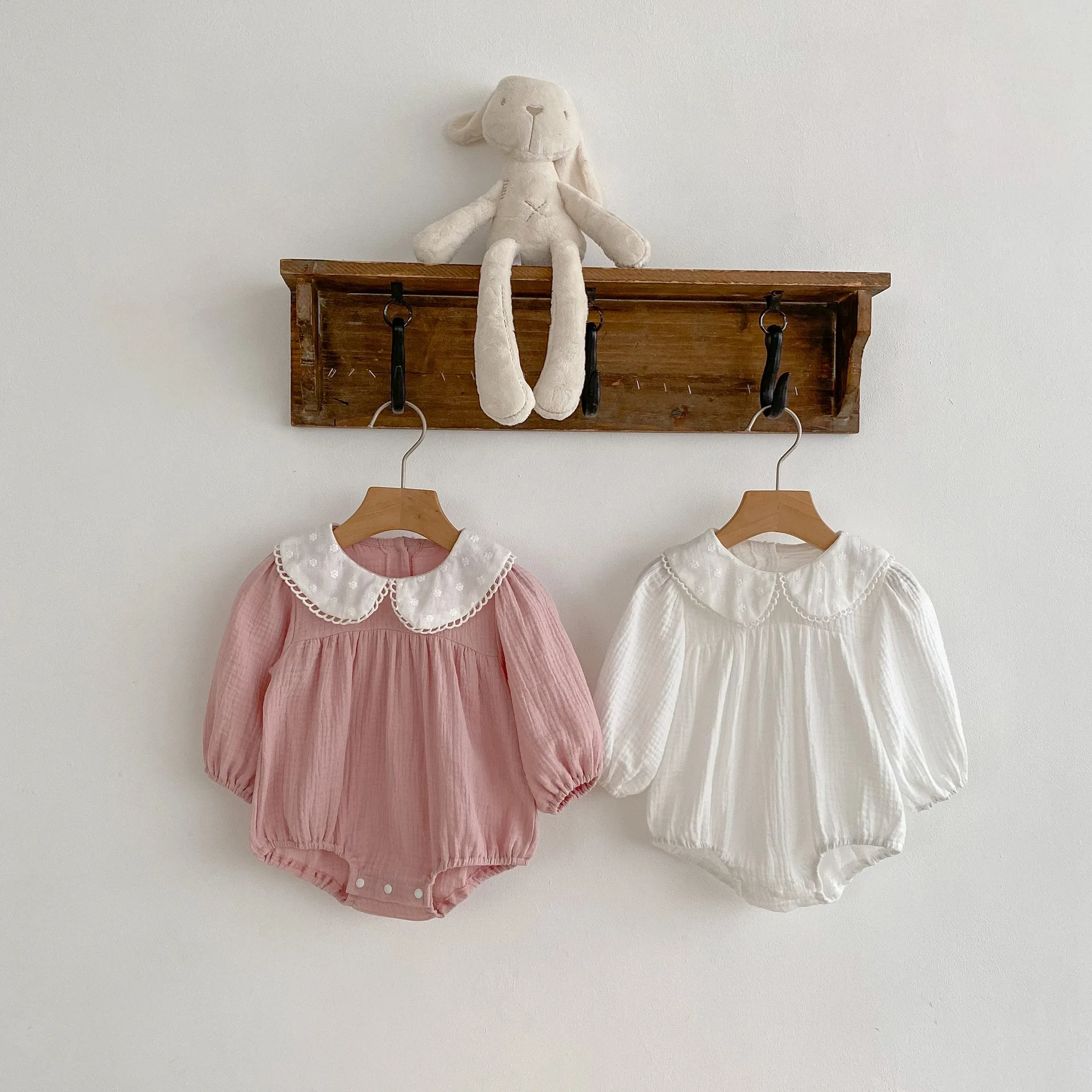 2025 Spring Baby Girl Onesie Simple Solid Color Long-sleeved Fart Coat Versatile Doll Collar Triangular Romper Climbing Suit