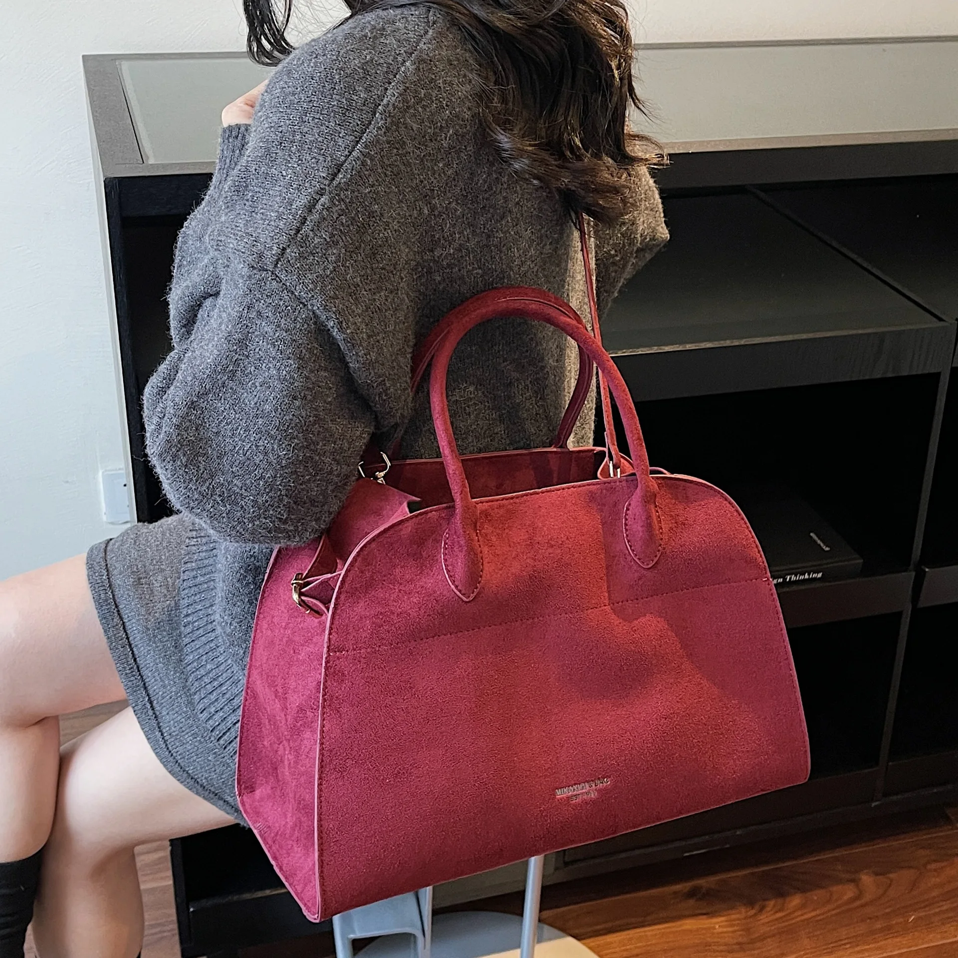 Sac fourre-tout spacieux d'hiver 2025, sac à main à bandoulière de niche pour femmes, fourre-tout tendance du jour à la nuit, sac à bandoulière minimaliste, texturé