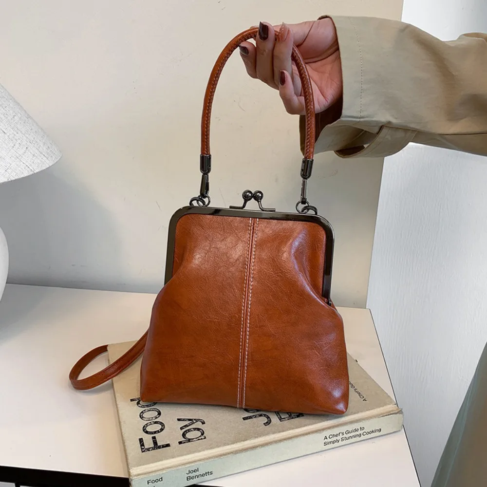 

Elegant Kiss Lock Shoulder Bag Large Capacity Retro Chinese Style Crossbody Bag PU Leather Solid Color Vintage Women's Handbag