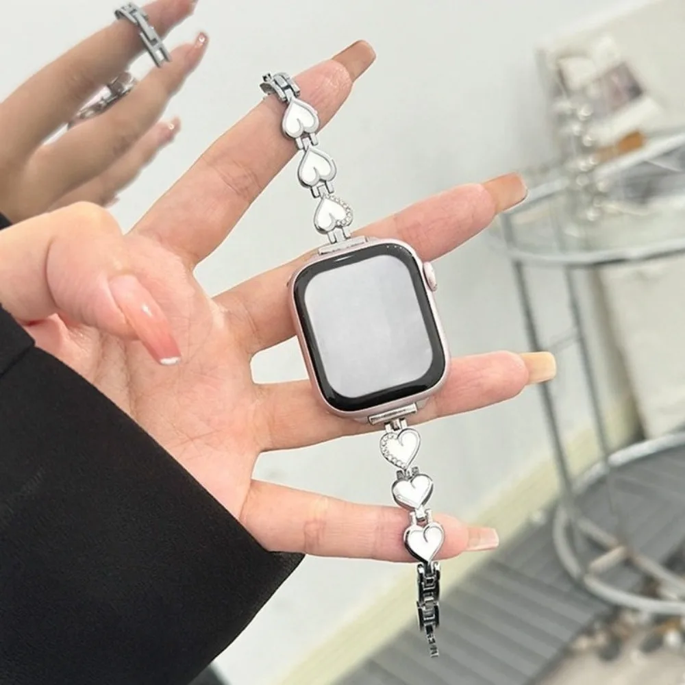 Herzförmiges Metallarmband für Apple Watch 38-49mm, Niedliches Armband für iWatch S11-1 SE Ultra Damenmodell (Uhr nicht enthalten)