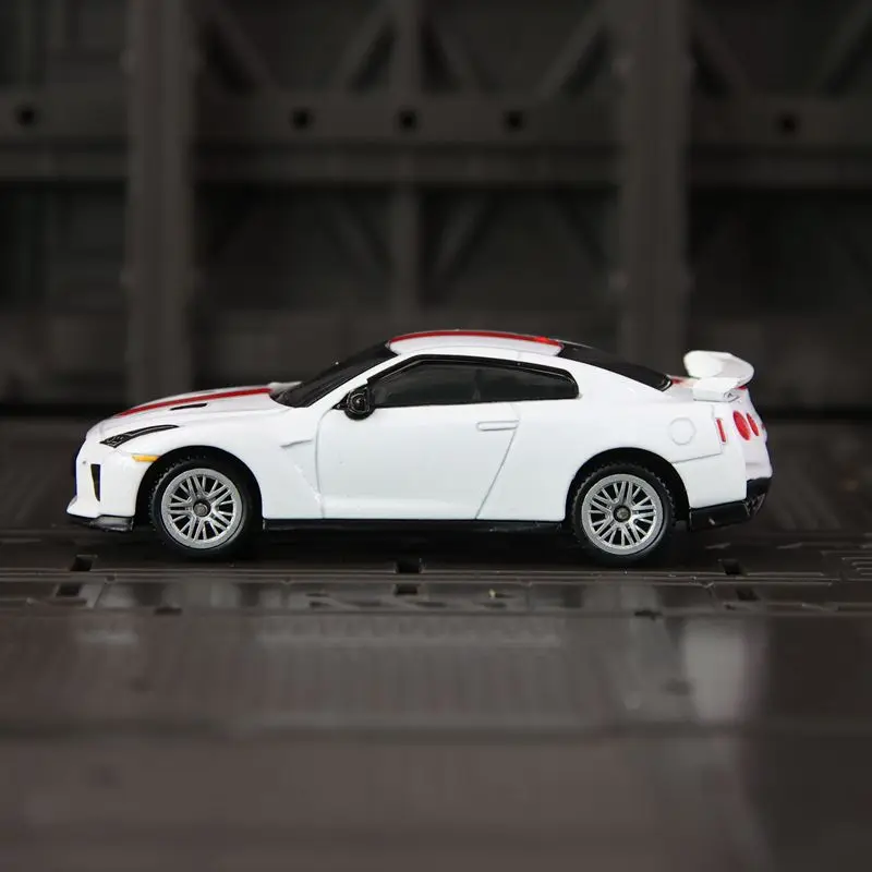 CCA 1:64 Nissan GT-R نموذج سيارة خارقة مصنوع من خليط معدني تفاصيل غنية وصنعة جيدة وجودة جيدة #4