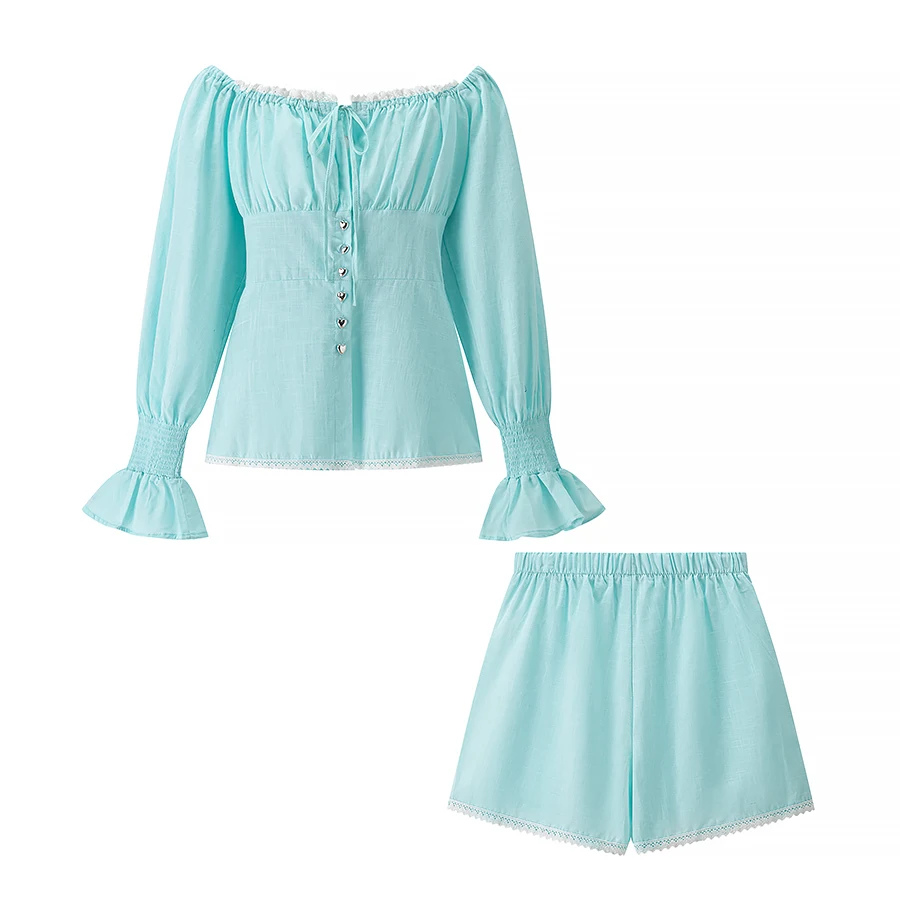 

2025: блузка на одно плечо в свежем стиле кантри во французском стиле, рукавами-фонариками и шорты с высокой талией, комплект из двух предметов.