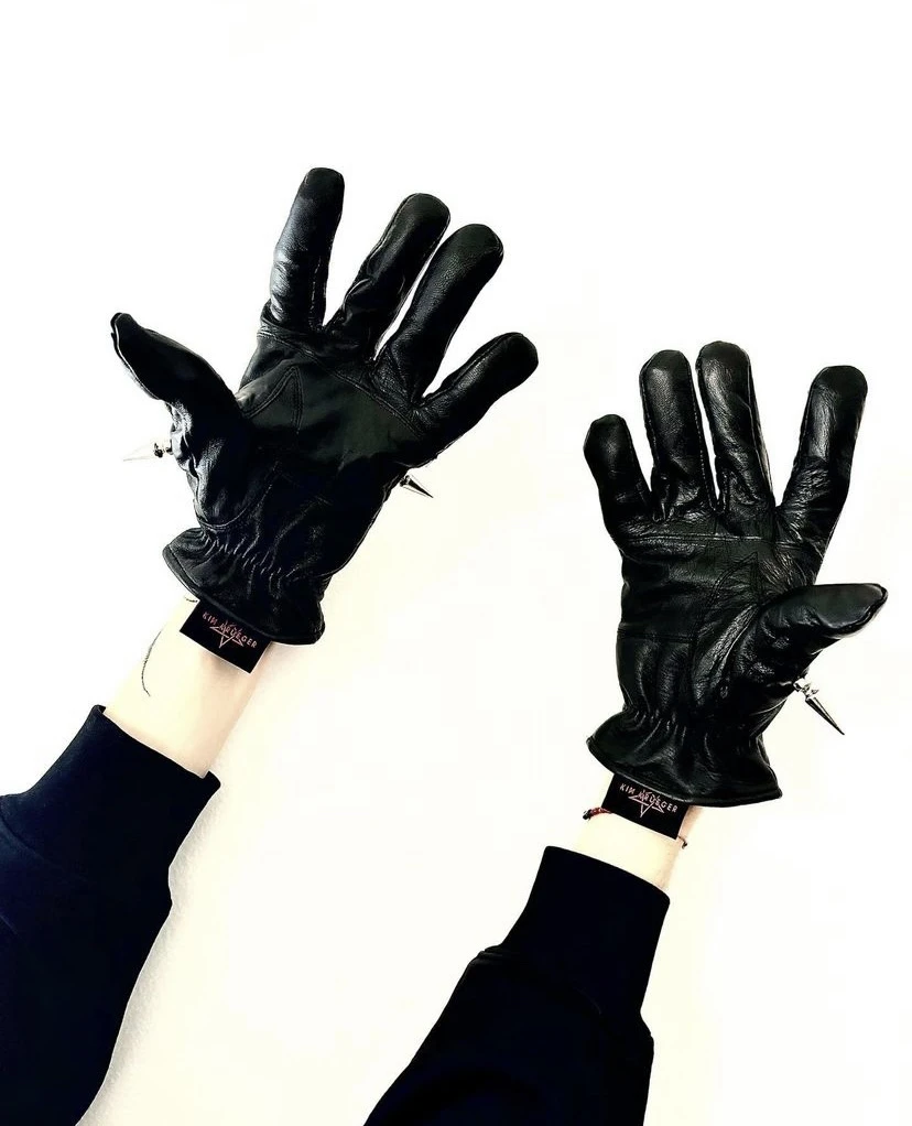 Kim Krueger Punk Style Motorcycle Riding Gloves Heavy Duty Rivets Sheep Leather Middle Thickness Unisex Commuting Gloves