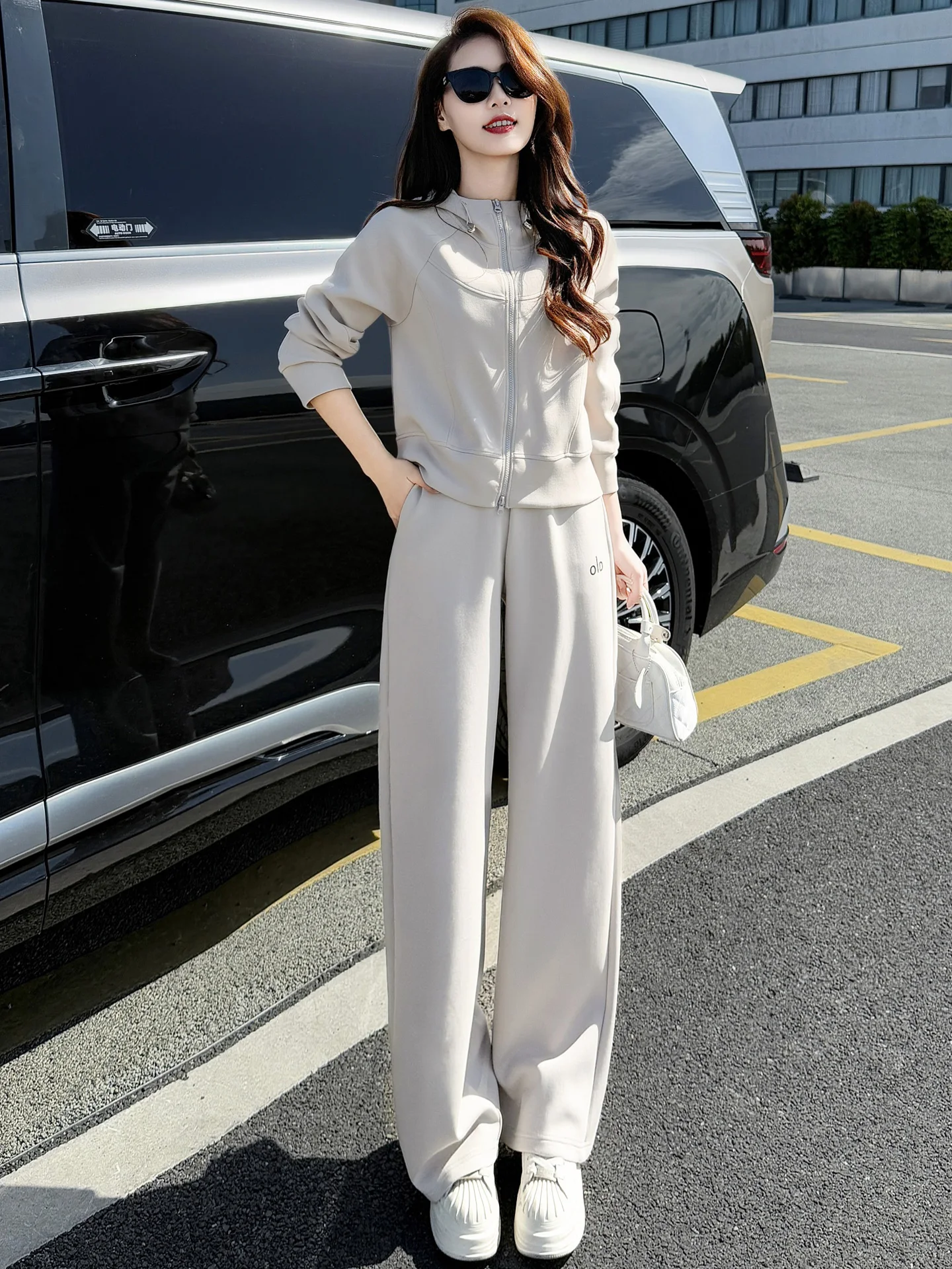 

Spring 2026 High-End Casual Sportswear Set Women's Fashion Anti-Aging Short Jacket Top Wide Leg Pants Two-Piece Set