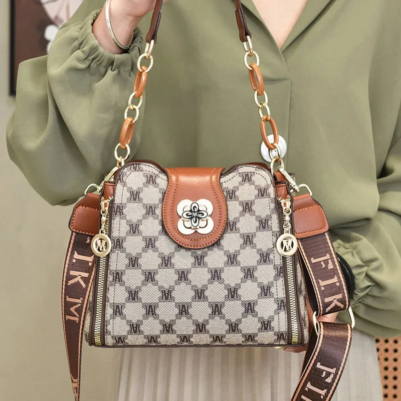 vintage letter printed shoulder bag, fashionable and versatile crossbody bag, suitable for work and daily use view 4