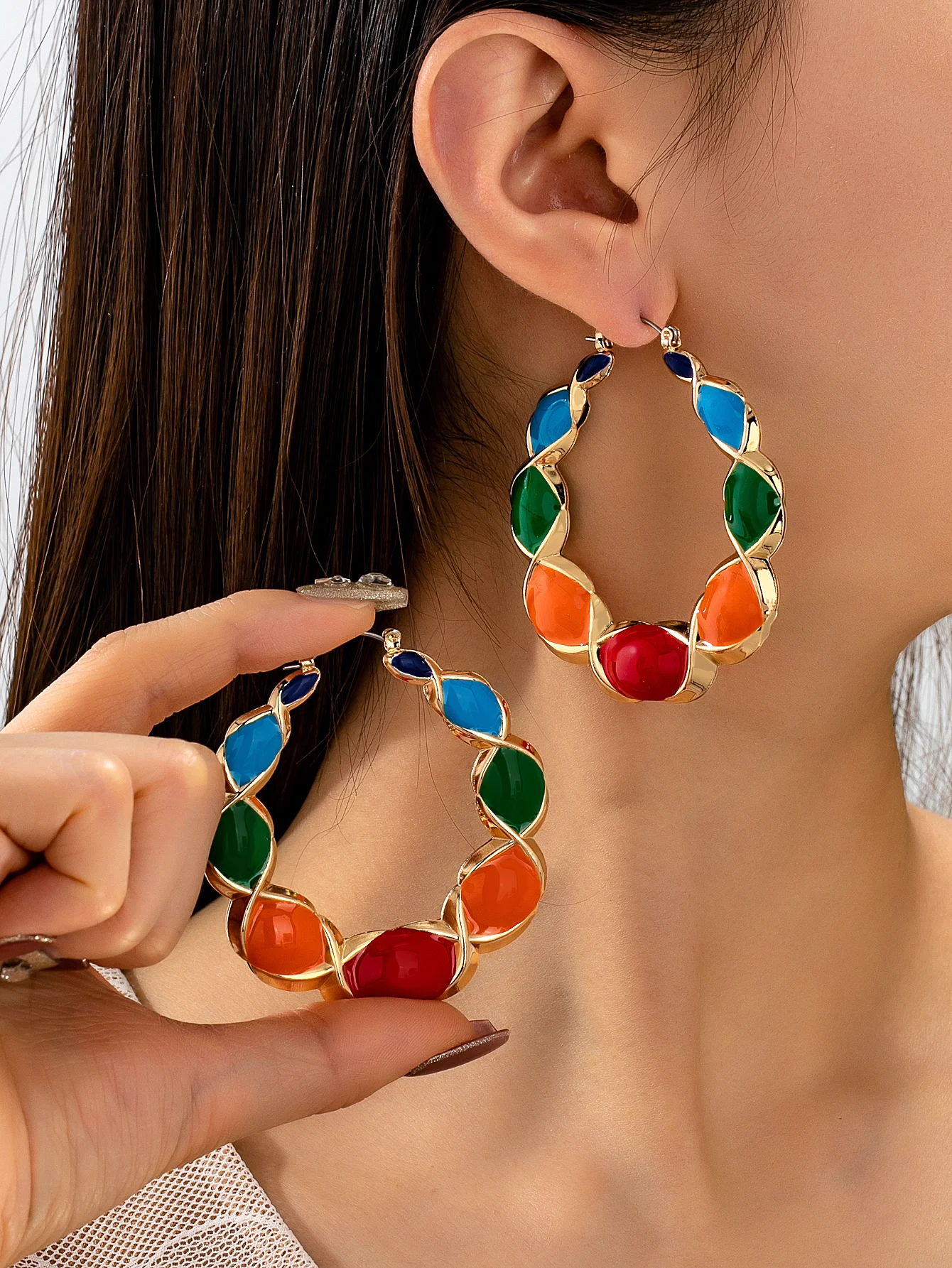 1 Pair of Fashionable Summer Vacation Style Y2K Sweet-Cool Rainbow-Colored Twisted Enamel-Like Large Hoop Earrings for Women, Suitable for Music Festivals, Summer Vacations, and Parties