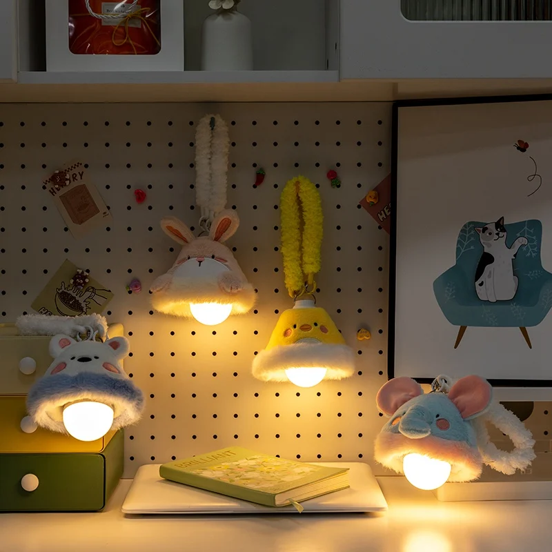 Veilleuse en peluche d'animal de dessin animé pour chambre à coucher, lampe d'ambiance de chevet Kawaii, décoration de chambre d'enfants, jouet doux LED intégré pour dormir