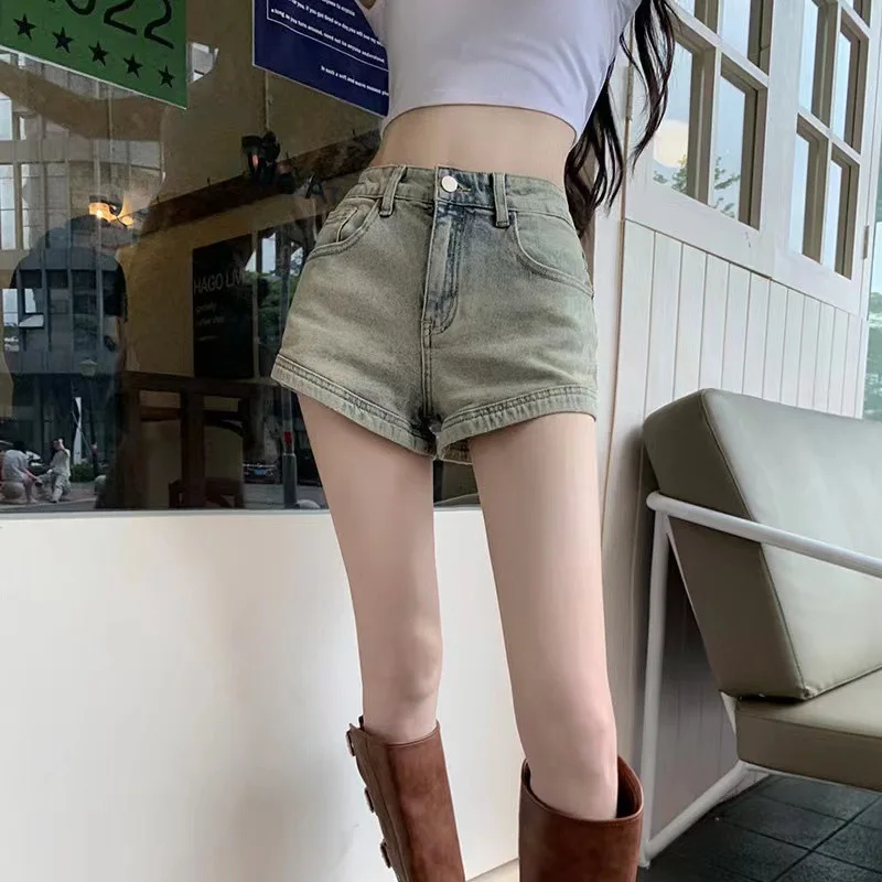 

Tight Fitting and Slimming Spicy Girl Sexy American Retro Denim Shorts Female Design Sense A-line External Hot Pants Hip Hugging