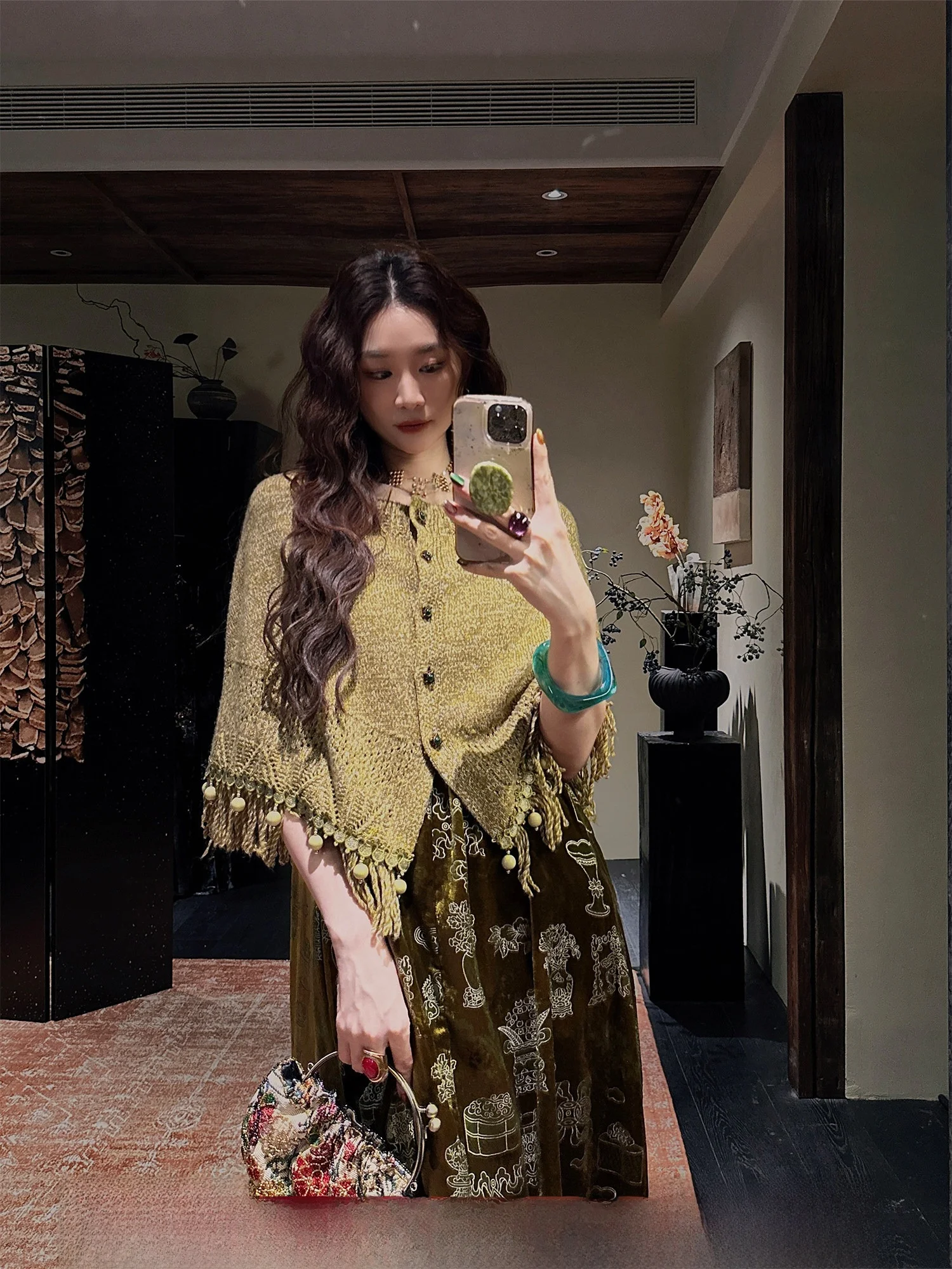 

Sanji Bla Flower【He Qiue】Женская верхняя одежда с запахом на плечах, новинка 2025 года, разноцветная шерстяная бахрома с кисточками, премиум-класса Feel