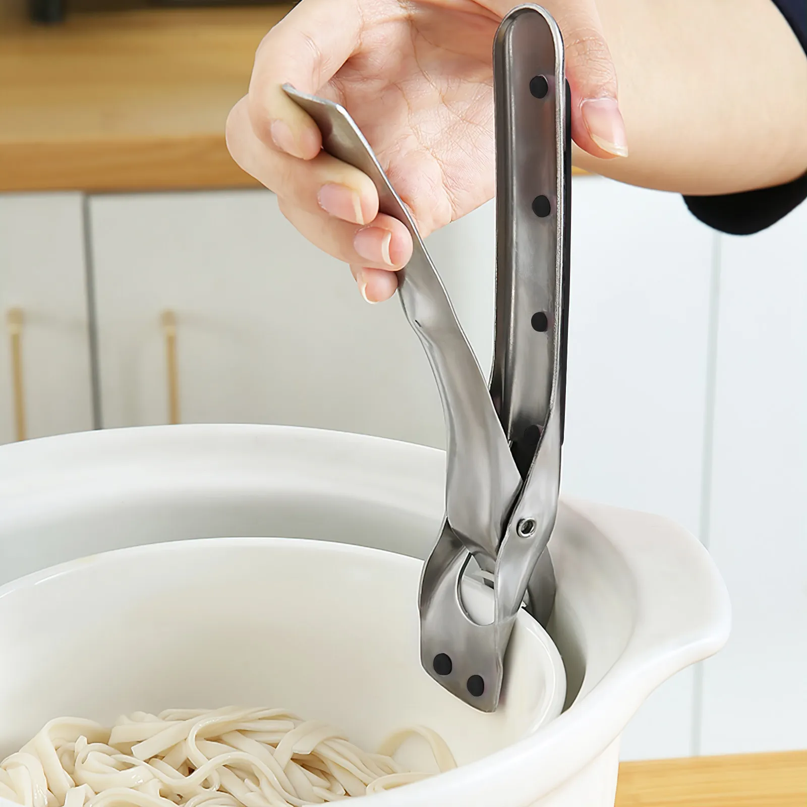 2Pcs Anti Hot Plate Gripper Clips Stainless Steel Kitchen Tongs Safe Heat Resistant Dish Bowl Holder Steamer Oven Toaster