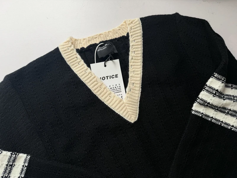 26ss Retro Color Blocking V-neck Knitted Sweaters High Quality Black Casual Men Women Pullover Sweater