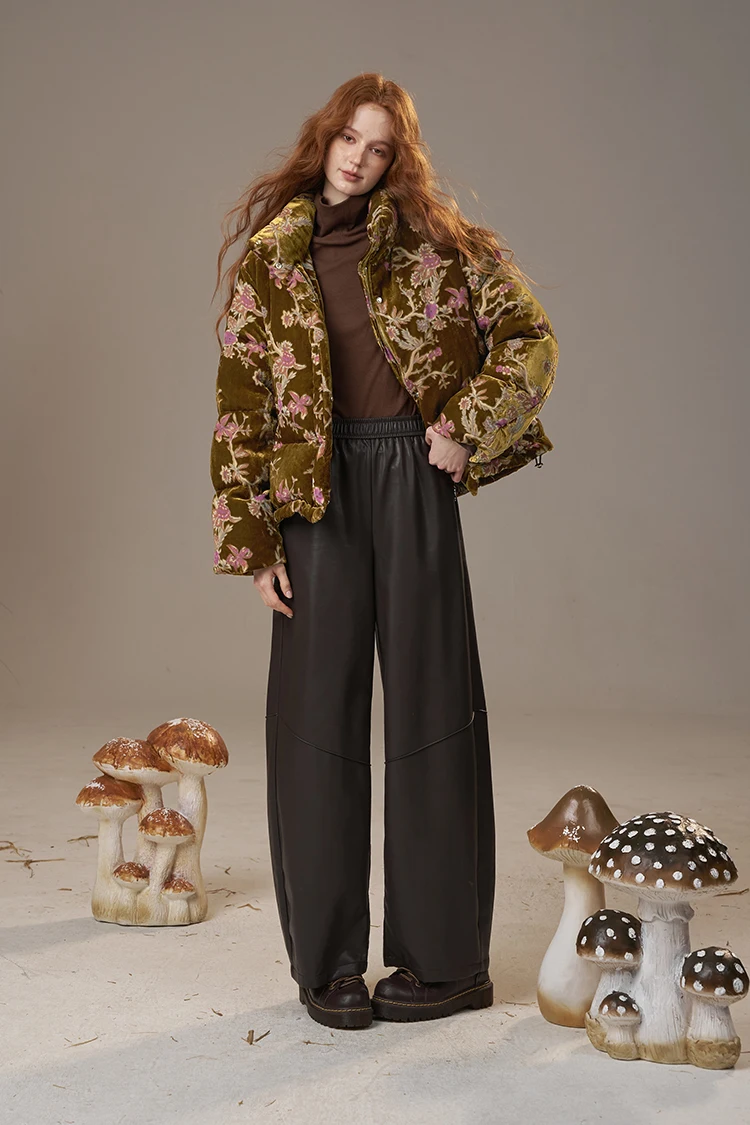 ELFSACK 2025 Women's Winter Down Jacket, Retro Floral Embroidery Stand Collar Puffer Coat, Romantic Thick Warm Padded Top