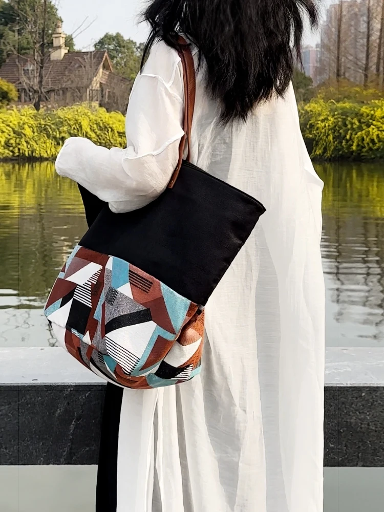 Laid-back Style Fashionable Large Capacity Canvas Shoulder Bag Women's Casual Tote Bag Soft Handle Polyester  Zipper Cl...
