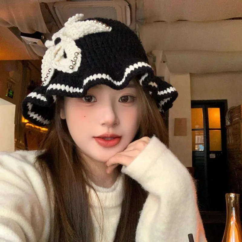 

Корейские вязаные панамы с милым цветочным дизайном для женщин, маленькая осенне-зимняя теплая универсальная элегантная кепка для путешествий