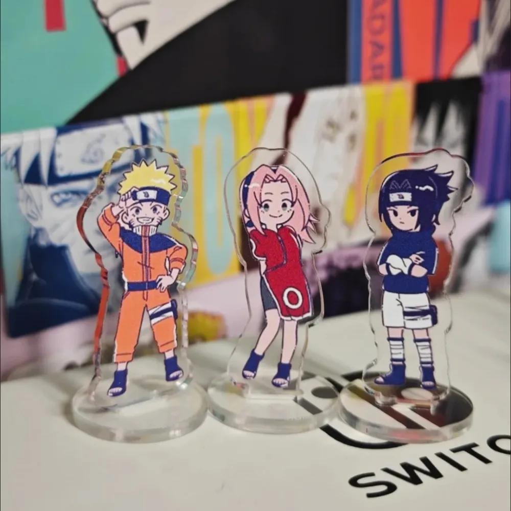 Nowy akrylowy stojak NARUTO Figurka Uzumaki Naruto Uchiha Sasuke Anime Urządzenia peryferyjne Śliczna wersja Q Oryginalność Mini ozdoba na biurko