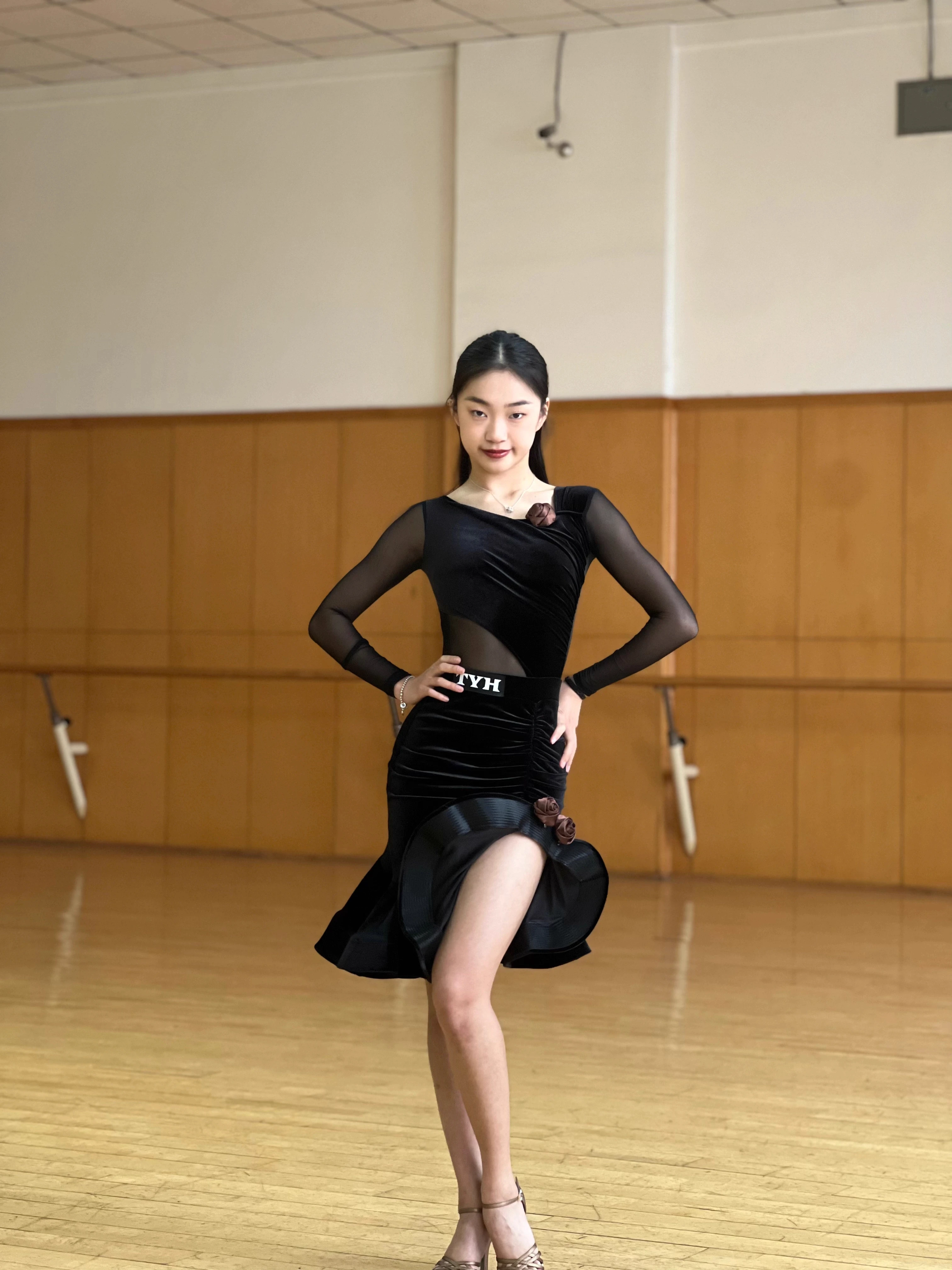 

Танцевальный костюм для ча-ча-румбы, танго, тренировочная одежда для взрослых, платье для латинских танцев, женские бархатные черные топы с длинными рукавами, юбка