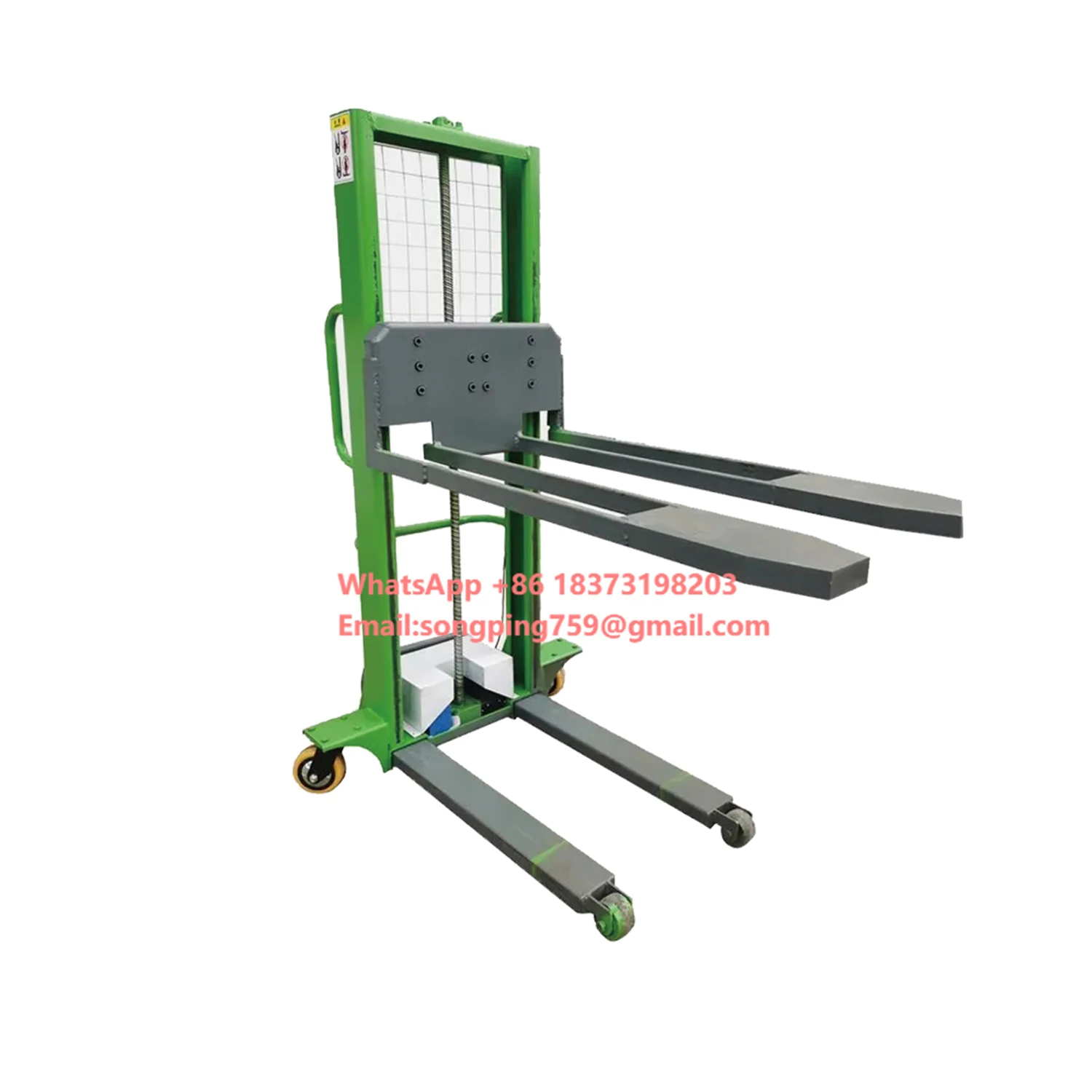 

38613 Forklifts for Carrying Goods on Board Elevating Forklift with the Vehicle