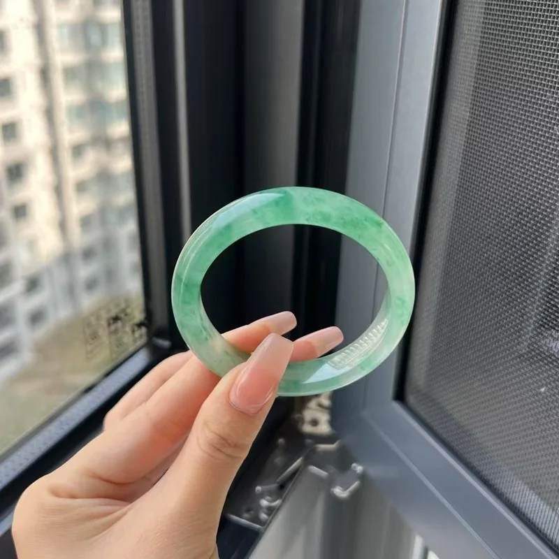 clear, single-dragon jade floating floral patterns; high-quality jadeite bracelet with an ice-like texture