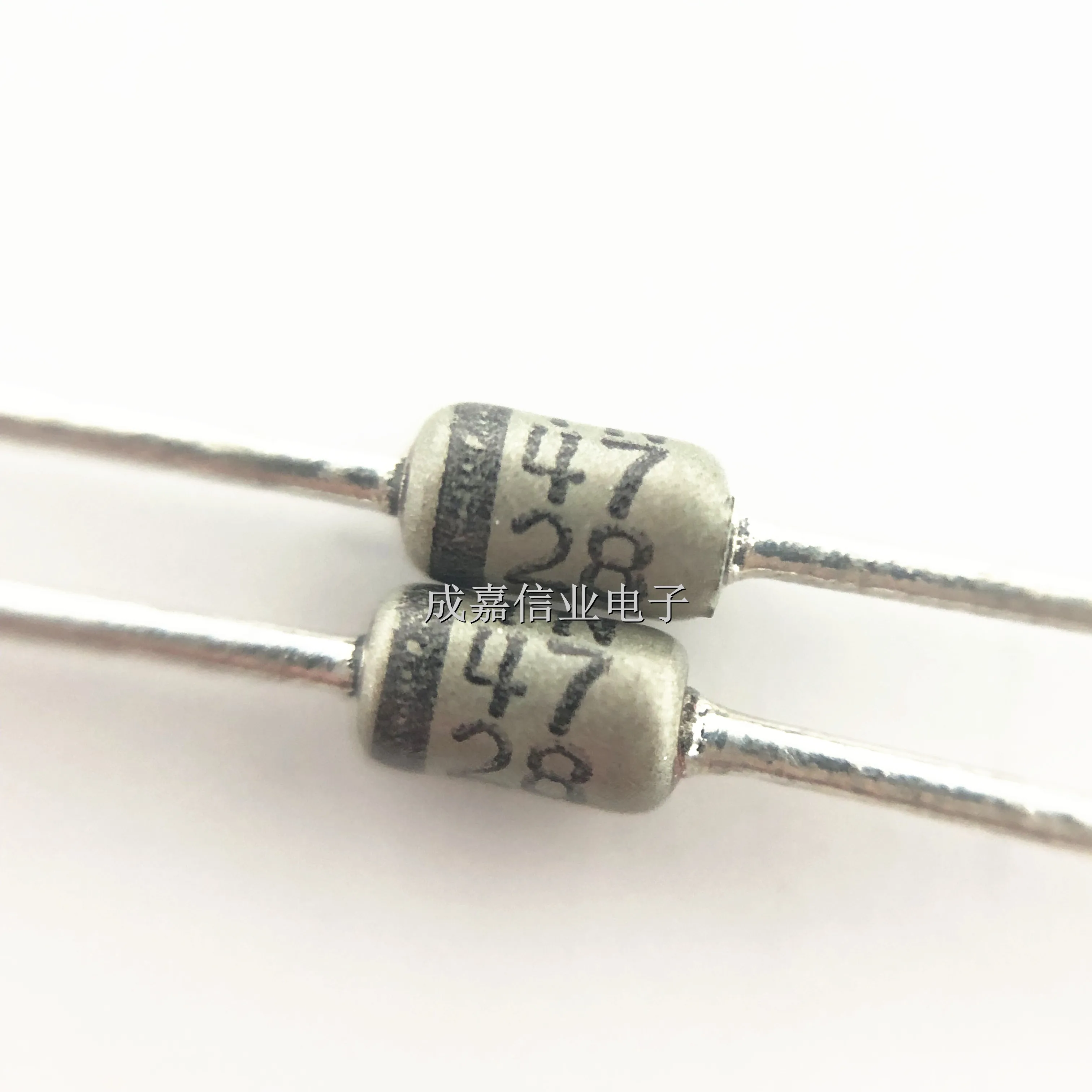 100pcs/Lot 1N4728A DO-41-2 3.3V 1Watt  Hermetically Sealed Glass Operating and StorageTemperature Range;-65C - +200C