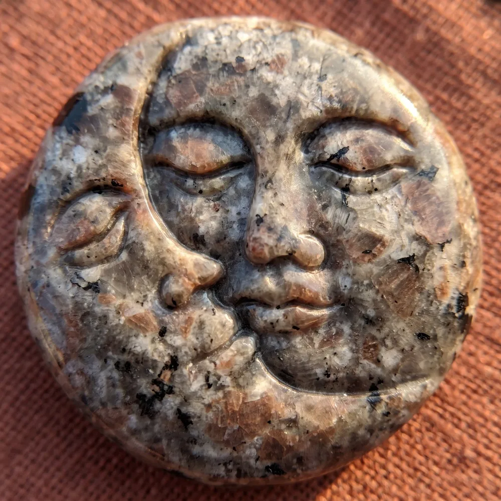 1pc Random Natural Flame Stone Sun Moon Face, Exquisite Hand Carved Crystal Stone, Home and Office Decor, Collector's Gifts