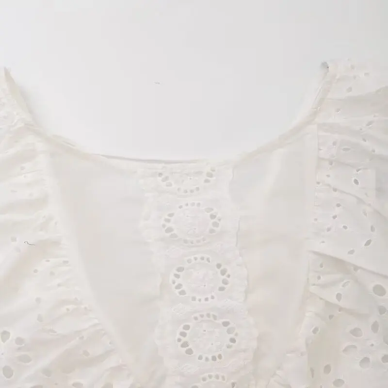 بلوزة نسائية صيف 2024 بتصميم أنيق ومتعدد الاستخدامات، مطرزة بتفاصيل مجوفة متعددة الطبقات، ذات خصر مرتفع ورقبة مستديرة بدون أك...