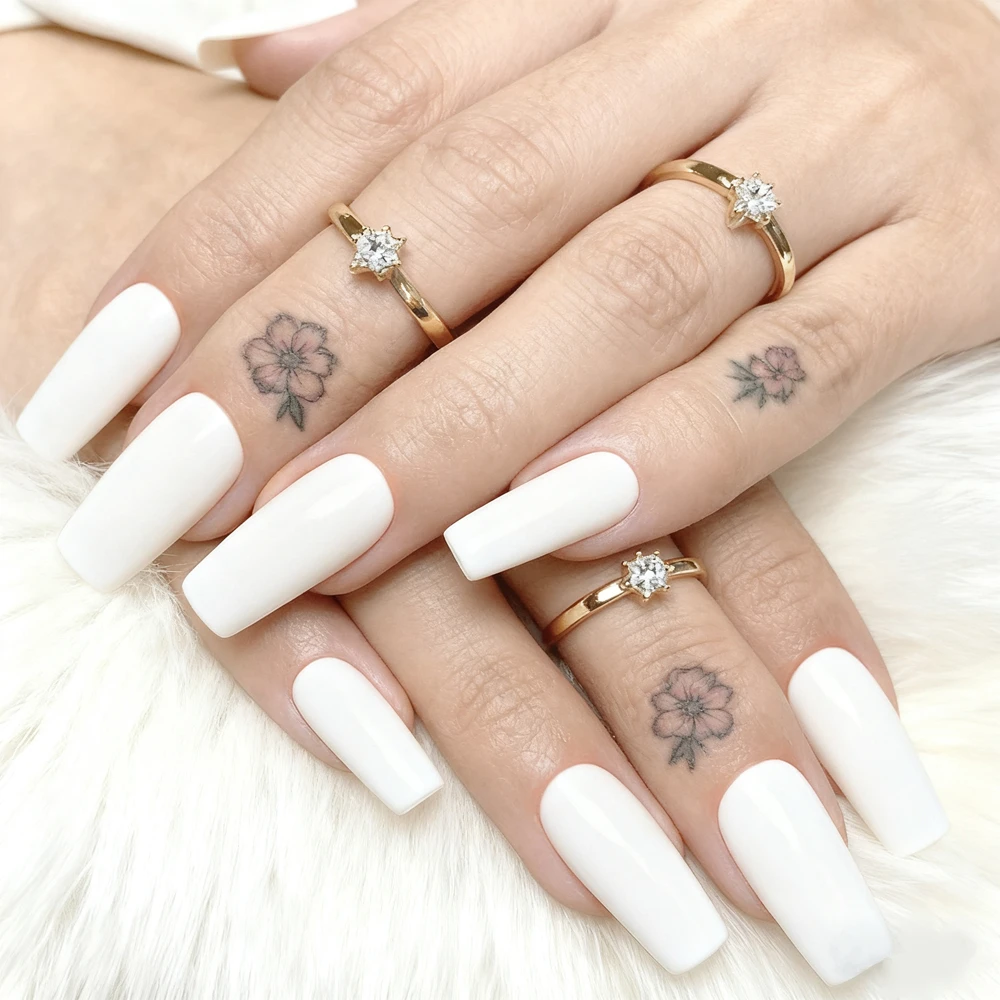 

Shiny White Fake Nails Press Ons Acrylic False Nails With Glue For Woman Short Ballerina Coffin Shaped Manicure Accessory