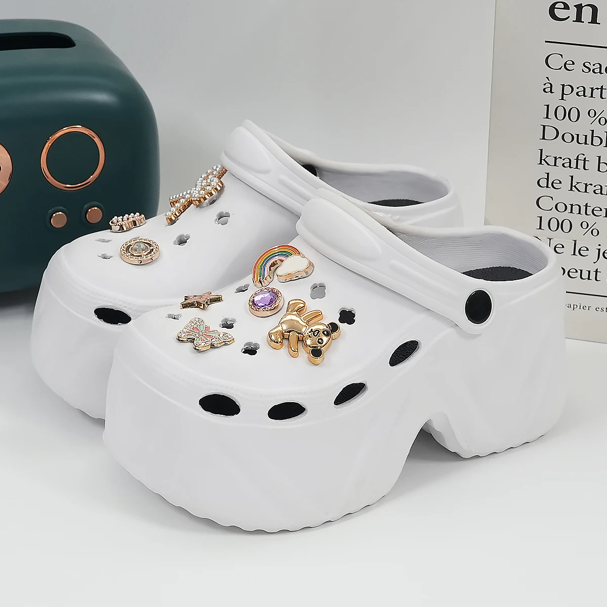 Summer New Cartoon Rainbow Golden Bear Fashion Versatile Eva Clogs for Women, Outdoor Casual Slippers, Thick-Soled Non-Slip Height-Increasing Closed-Toe Sandals 8809