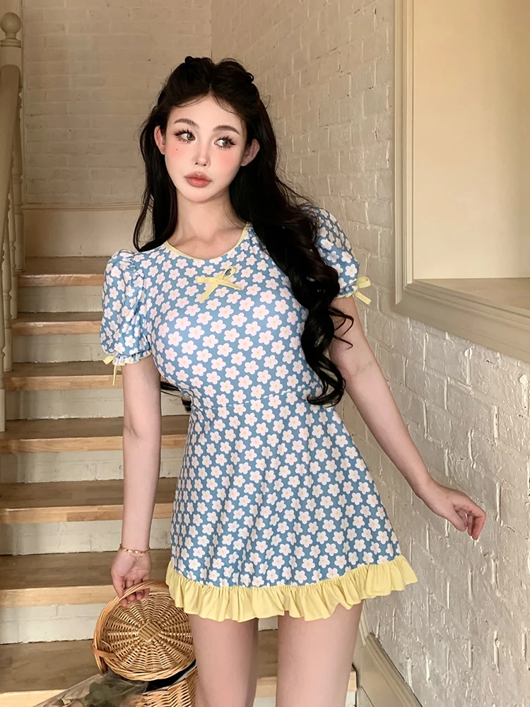 

Moon Mountain One-Piece Swimsuit Women's 2024 New Slimming Hide Meat High-End Feeling Student Hot Spring Beach Vacation