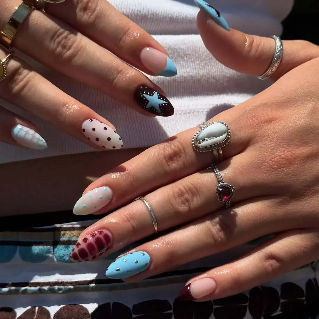 Faux ongles français simples en forme d'amande, léopard noir, avec Design étoile dorée, colle Y2K, pour femmes, Style Cool, 24 pièces