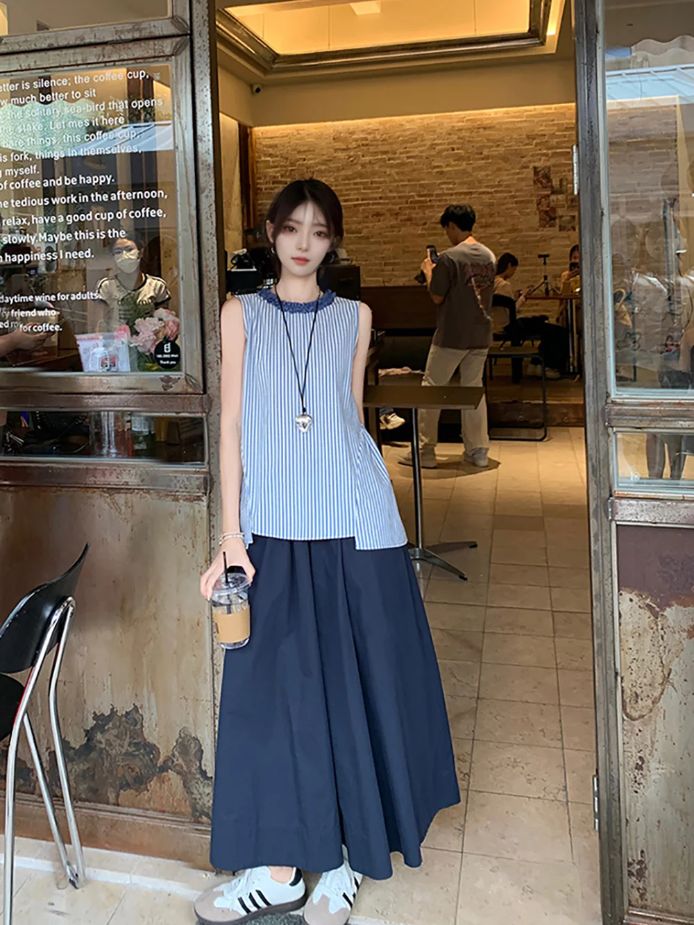 

Retro Vacation Style Women's Summer 2025 Sleeveless Striped Shirt High Waist Maxi Skirt Two-Piece Set Fashionable Casual Outfit