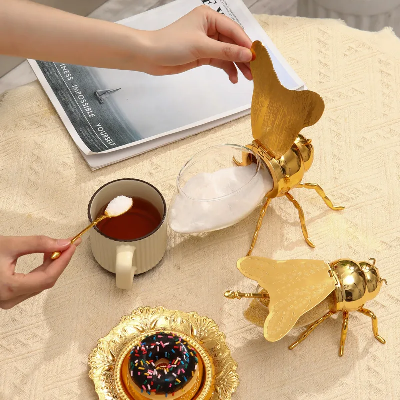 

LLMM European style bee sugar cup household kitchen white granulated sugar moisture-proof jar gold with spoon