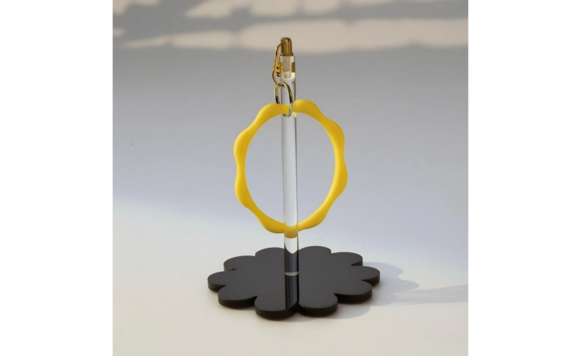 Portable Yarn Holder with Hand Loop Upright Yarn Holder with Flower Base Craft Organizer Compact Handsunrestricted