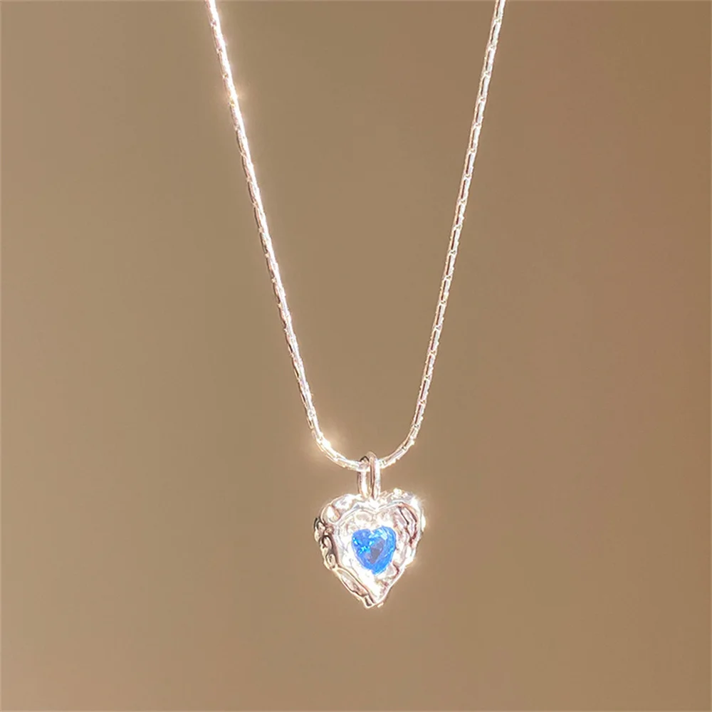 INS Unregelmäßige Liebeskette für Frauen, Modische Silberfarbene Halskette mit Blauem Kristallanhänger, Einfacher Damenschmuck für Partys, Geschenk – Detail 5